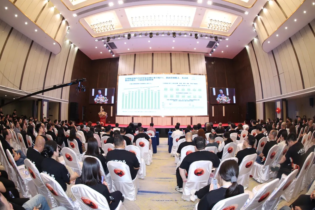 轻启未来，瓷韵新生——赢多多2026新品营销发布会暨42周年庆圆满落幕！