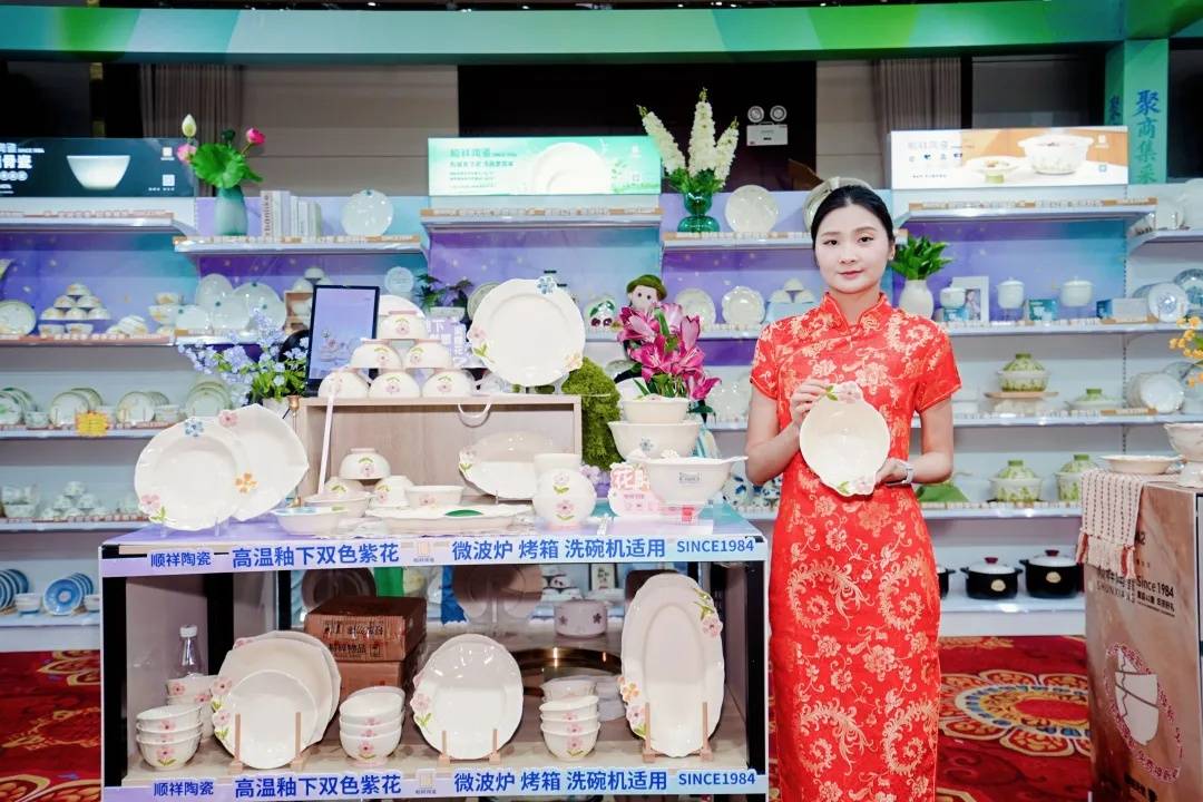 赢多多亮相重庆供应链订货会，爆款矩阵引爆合作热潮！